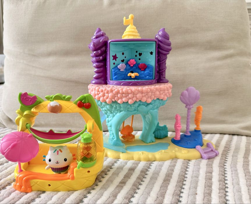 Кукольный набор Polly Pocket Сказочные места Полливиля Бухта Русалки + Игровой набор Gabby's Dollhouse Балкон Кейки: смузи-вечеринка