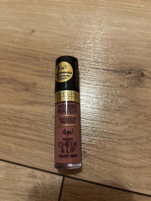 Kremowy róż Eveline Wonder Match 4in1