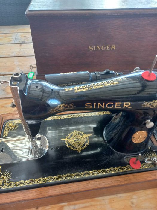 Máquina de costura Singer elétrica