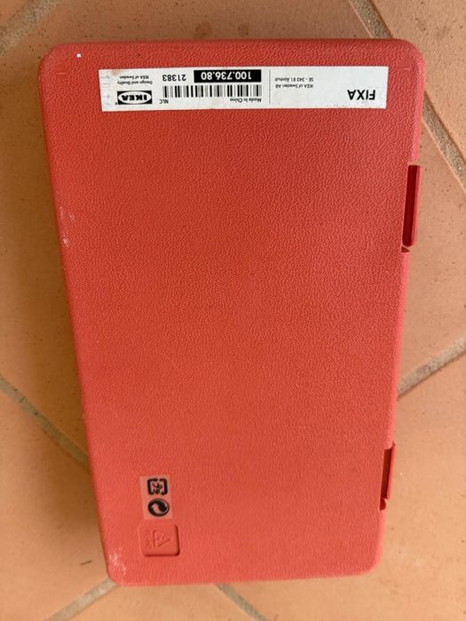 Caixa de ferramentas do ikea fixa (incompleta)