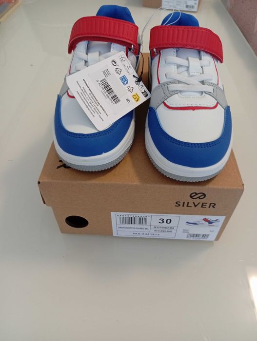 2 pares de sapatilhas novas de menino