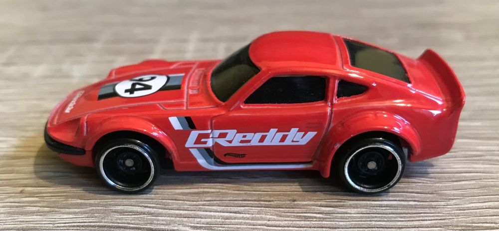 Hot Wheels Fairlady Z czerwony