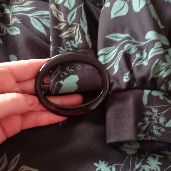 Сукня тепла, якісна дуже гарна с пояском.