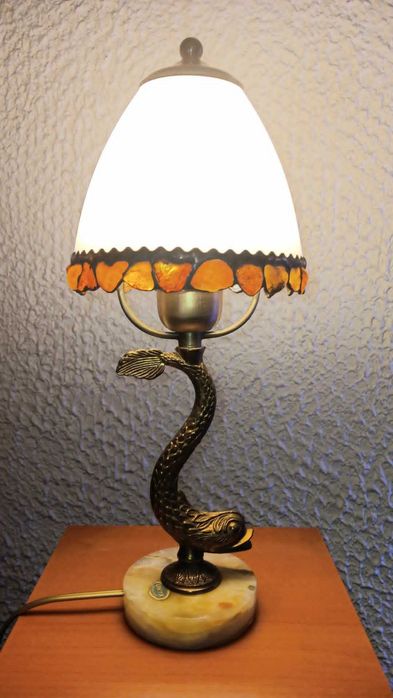 Lampka na podstawce z rybką