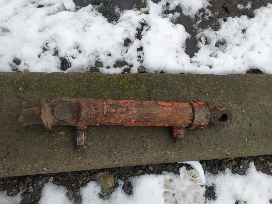 Продам циліндр тракторний