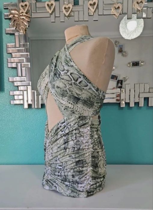 Vestido verde com etiqueta