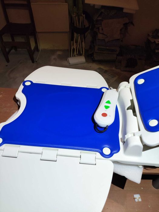 cadeira de apoio ao banho para pessoas com problemas de mobilidade