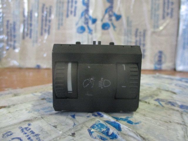 Botão / interruptor de luzes SKODA Octavia I Break (1U5)