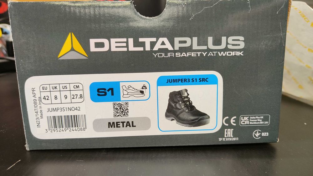 Buty robocze Delta Plus JUMPER3 S1 SRC – rozmiar 42, metalowy podnosek
