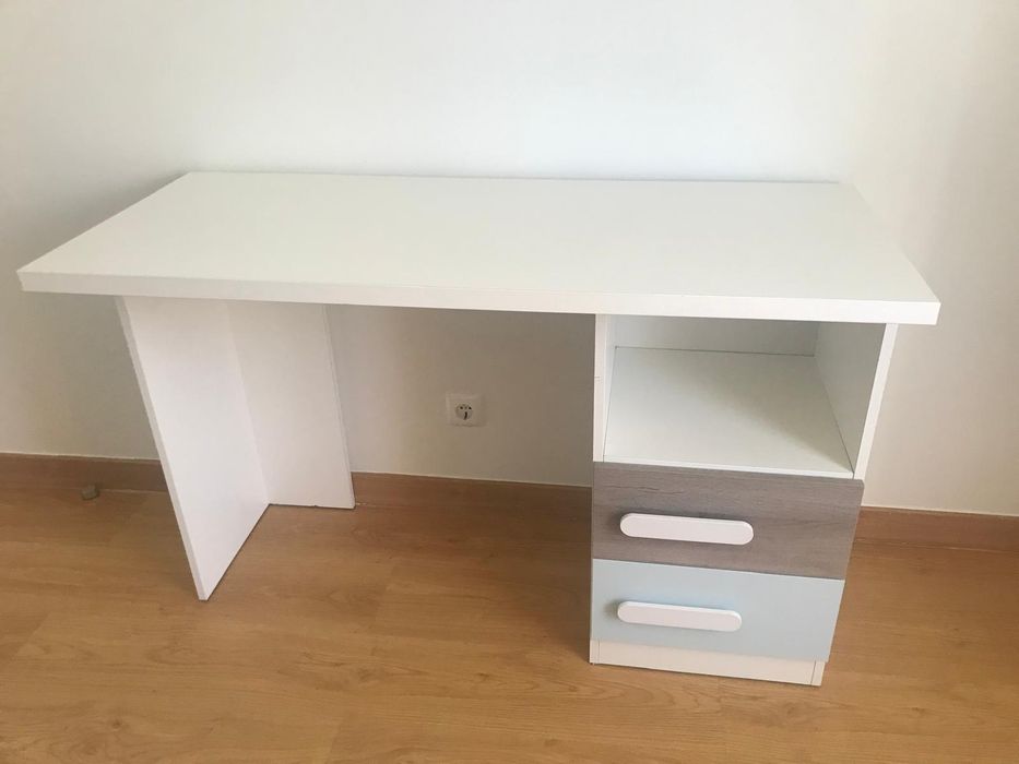 Quarto juvenil em bom estado