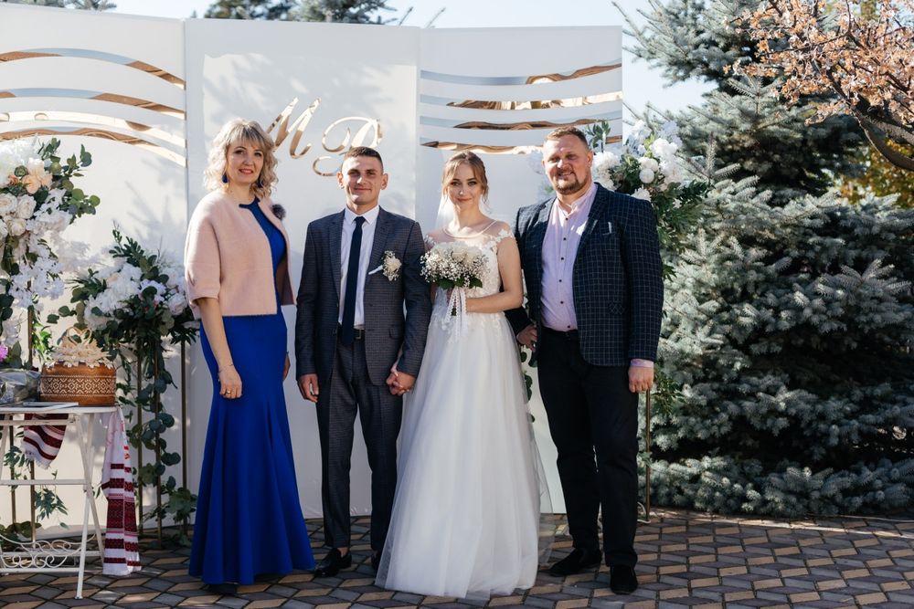 Тамада ведуча + діджей. Жива музика. Свято під ключ.