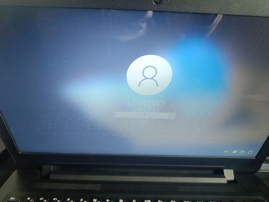 Sprzedam laptopa w bardzo dobrym stanie