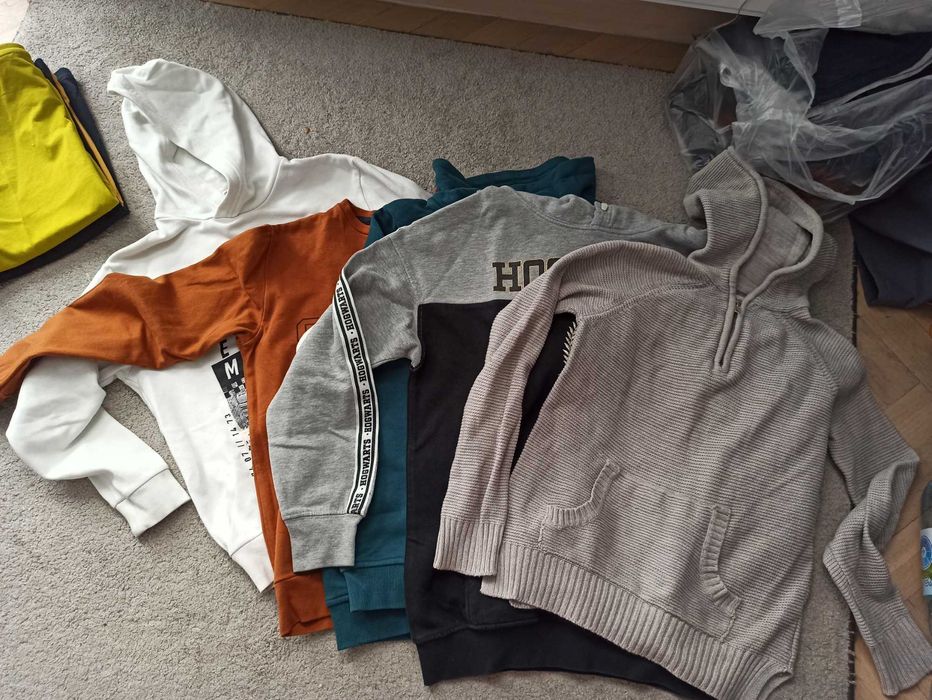 Zestaw czterech bluz h&m dla chłopca rozmiar 146 na 152 cm