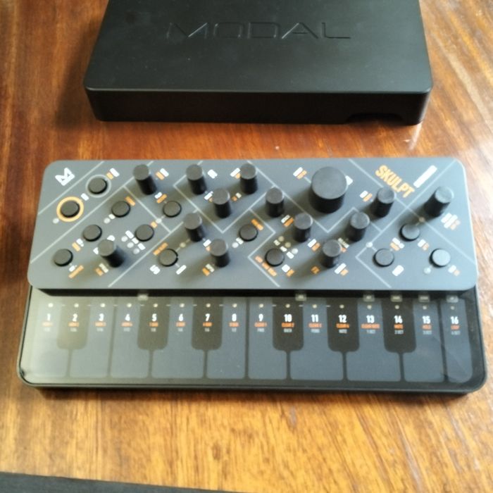 Sintetizador Skulpt modal novinho em folha com muito pouco uso