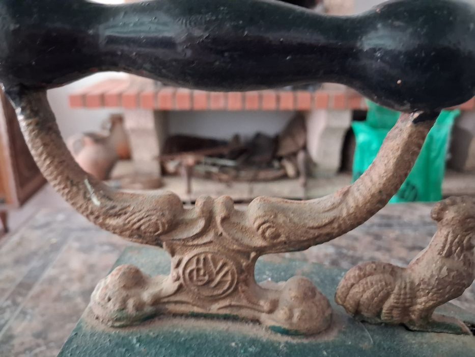 Ferro antigo , oliva  português