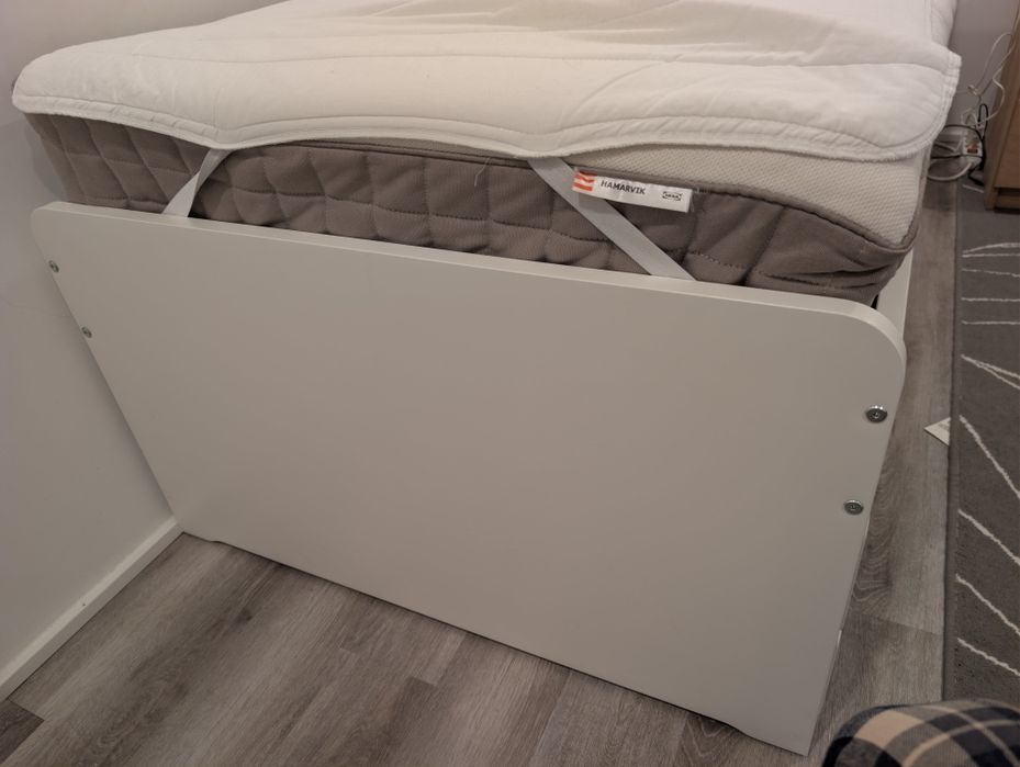 Cama de solteiro com extra e arrumação