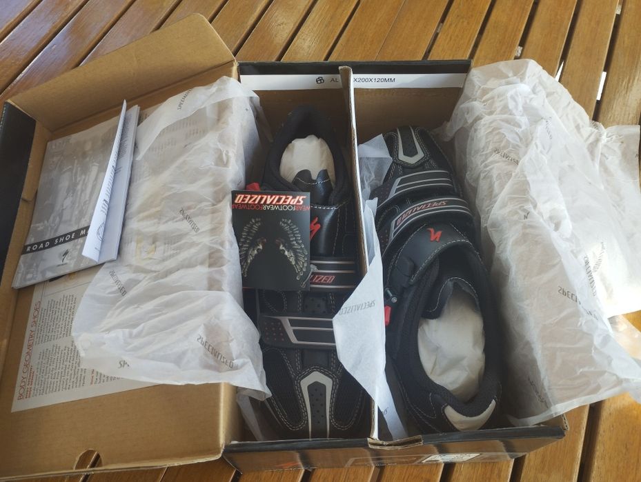 Sapatos de Ciclismo SPECIALIZED, tam. 43, NOVOS