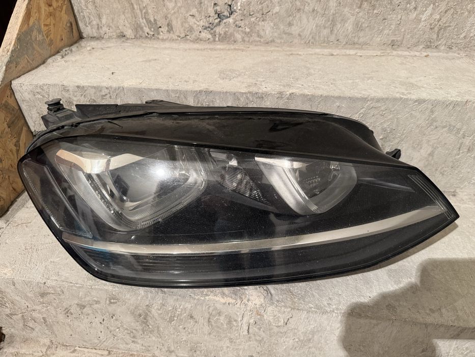 Продам правую фару Golf 7 full xenon afs максимальная