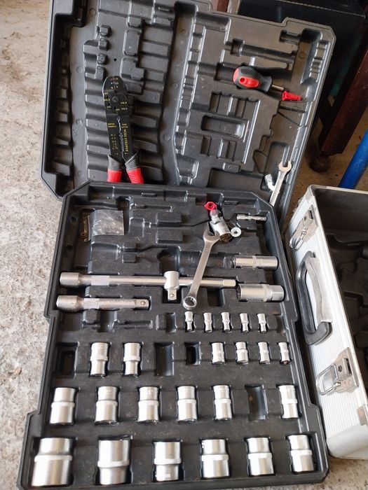 Vendo duas caixas de ferramentas