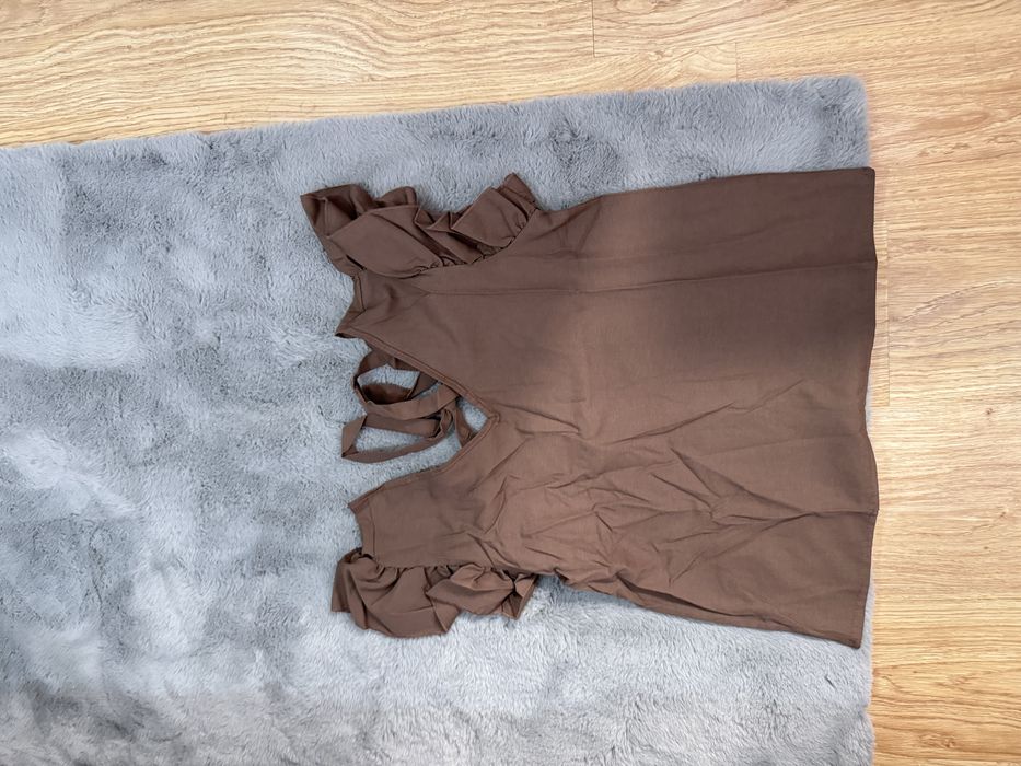 Nowa bluzka XS – brązowa, elegancka, z ozdobnymi rękawami