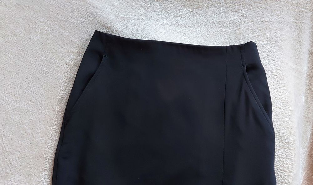 Czarna, ołówkowa spódnica, rozporek, H&M, S