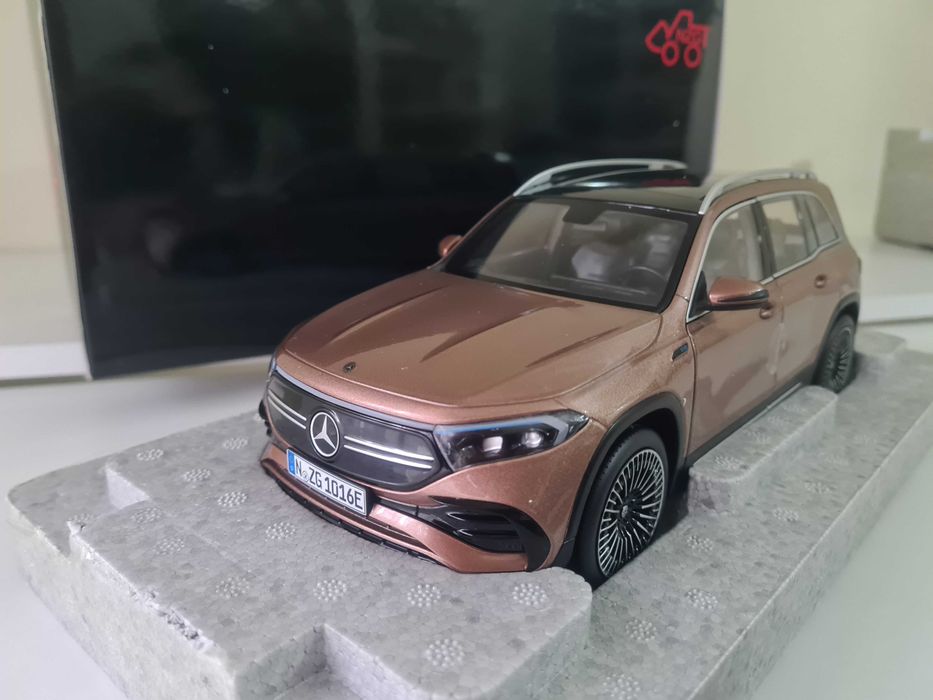 Mercedes Benz EQB  1/18 novo na caixa BAIXA DE PRECO SO 40€