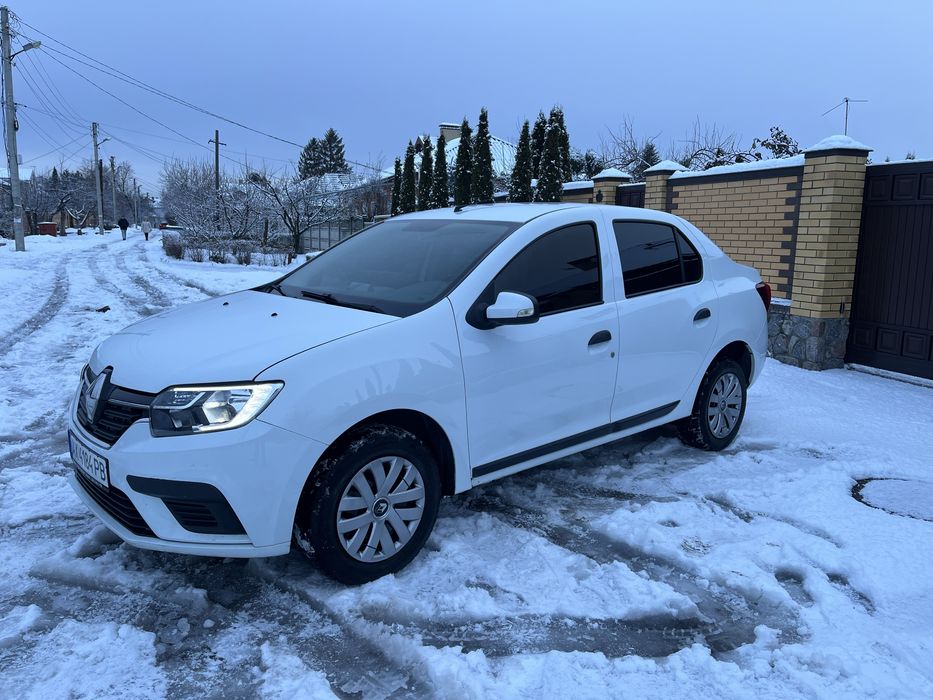 Рено логан 2020 год