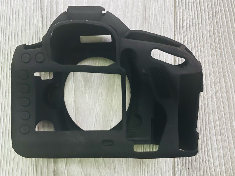 etui to dokładnie easyCover do aparatu Canon EOS 5D Mark IV.