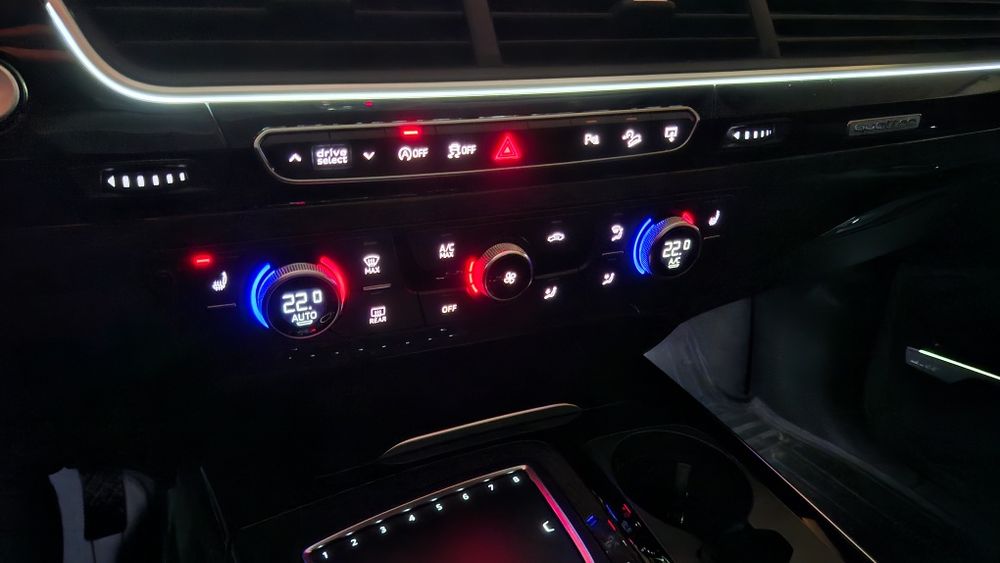 Продам Ауди Q7 m