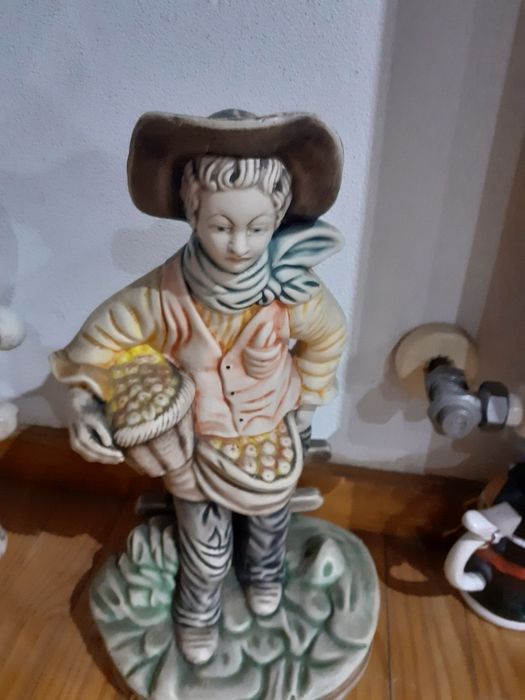 Figura decorativa 35cm alt.  impecável.