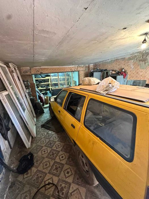 ПРОДАЖ просторого цегельного гаража з ділянкою( у Чернівцях