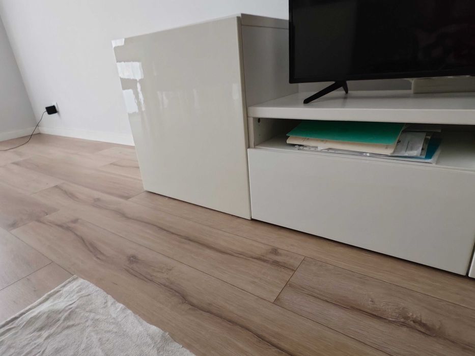 Conjunto de três móveis de sala