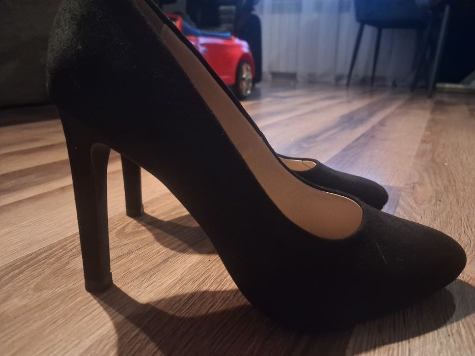 Szpilki Czarne zamszowe