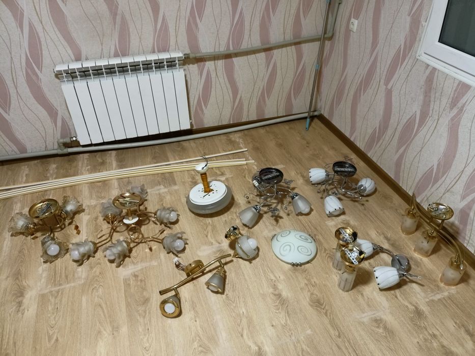 Люстры , бра с лампами