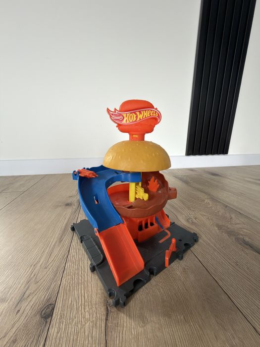 Hot Wheels City Rajdowa Burgerownia
