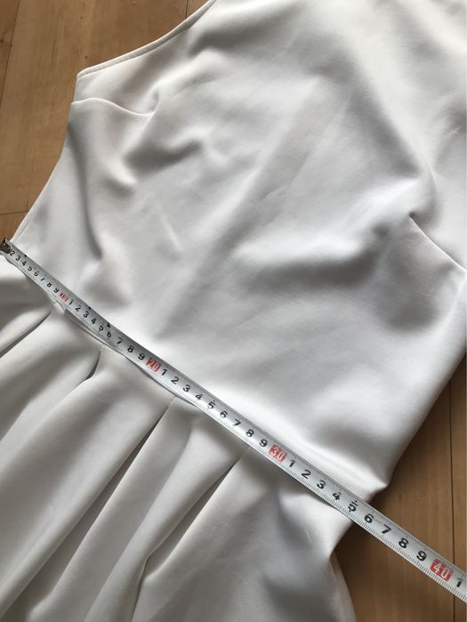 Sukienka damska rozm. L/40.  BERSHKA