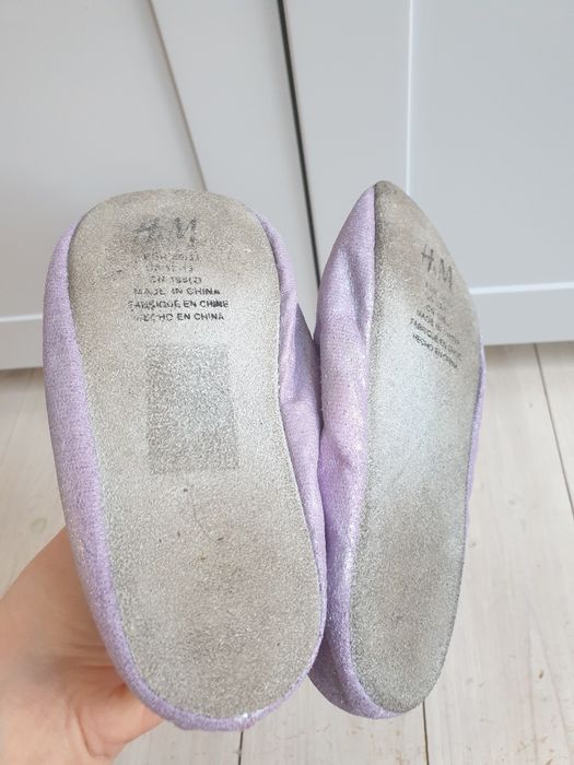 Fioletowe tęczowe kapcie baleriny H&M 30 31