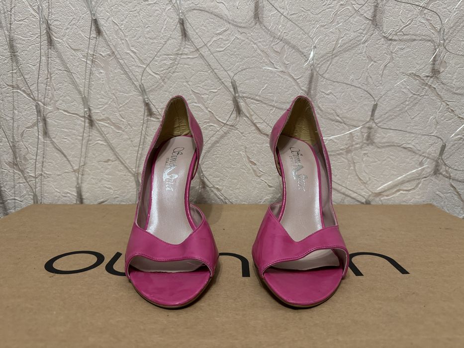 Продам жіночі рожеві туфлі