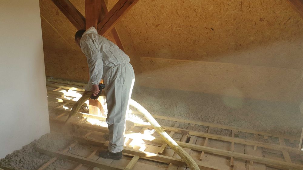 Wdmuchiwanie Wełny Drzewna Mineralna Knauf Stropodach Celuloza