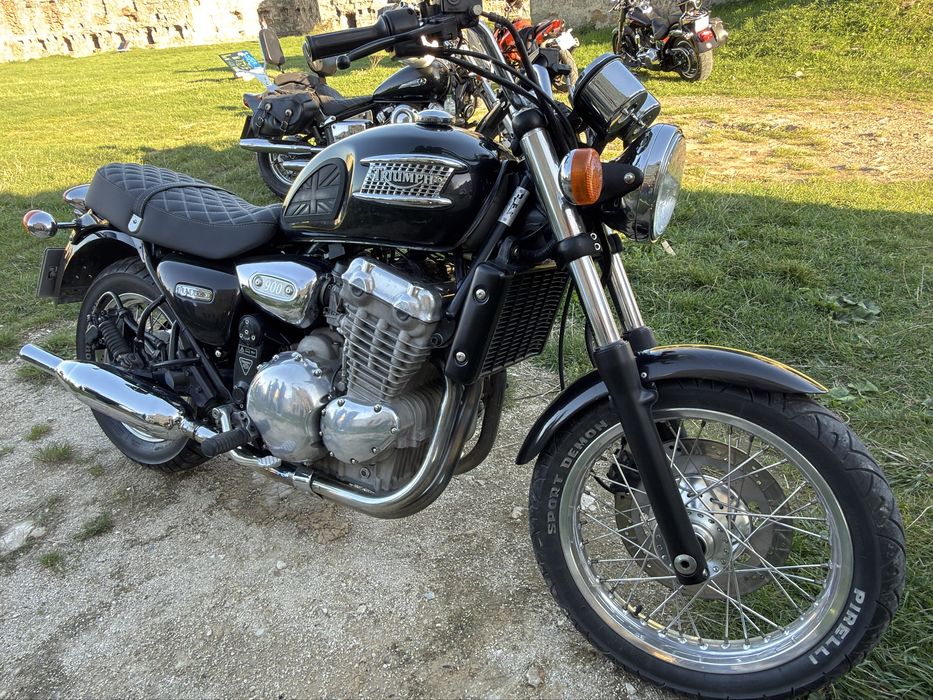 Triumph thunderbird 900