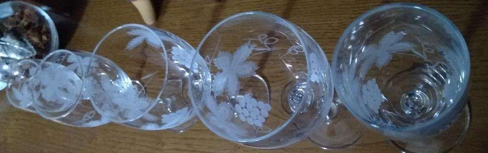 Conjunto+copos+Marinha+Grande+lapidados+%C3%A0+m%C3%A3o64552719564034124