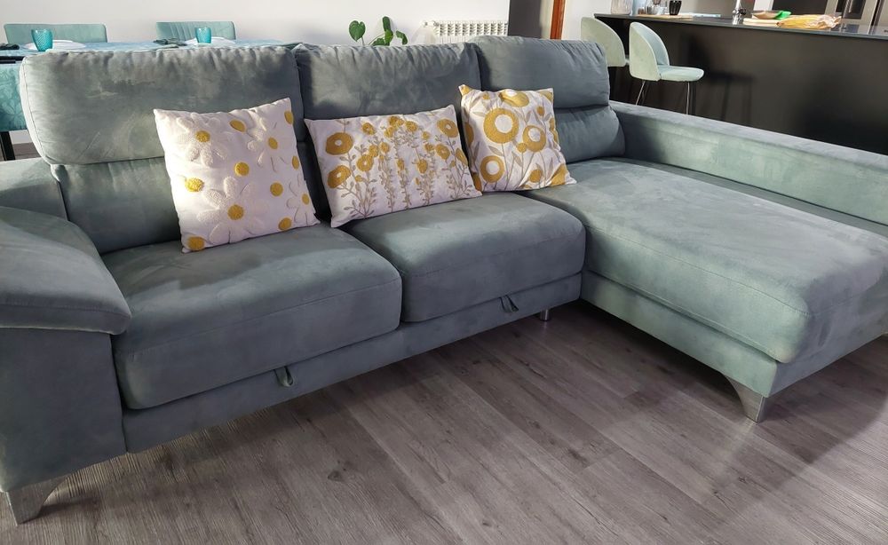 Sofá com chaise longue tons verde