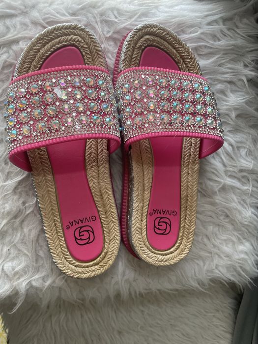 Nowe gumowe klapki rozm.36