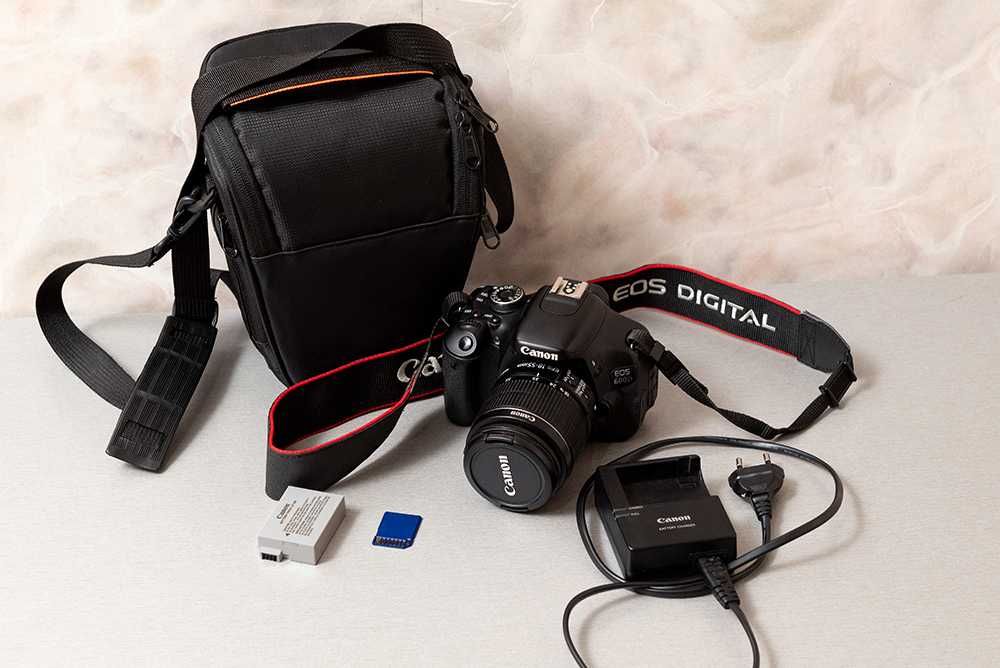 Canon EOS 600D дзеркальний фотоапарат -Повний комплект