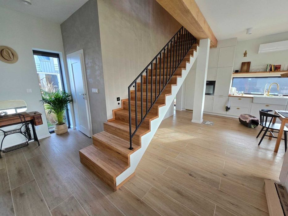 Schody drewniane na wymiar - klasyczne i dywanowe