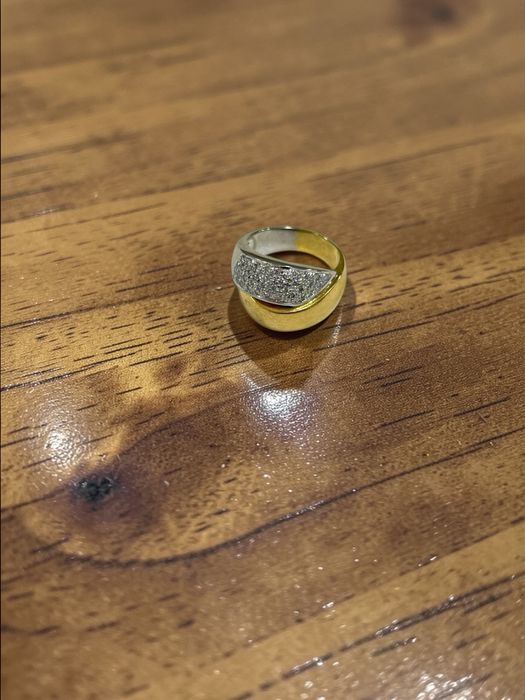 Anel de ouro com diamantes