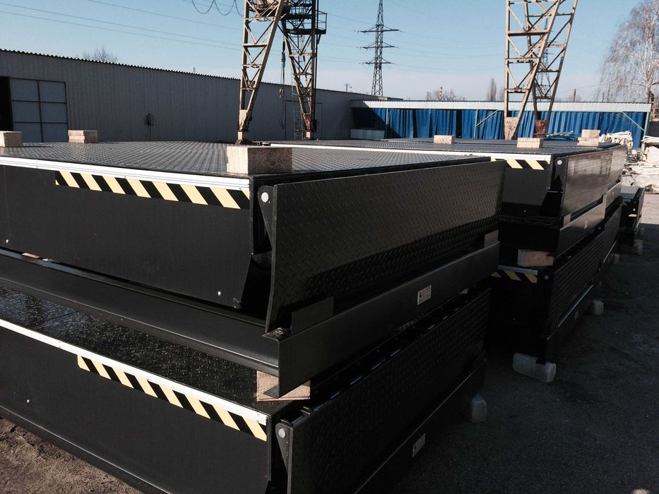 Урівнювальні платформи з поворотною апареллю (доклевелери)