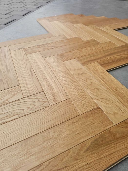 Jodełka dębowa 11x70x350, 4faza, szczotka, lakier (204 m2)