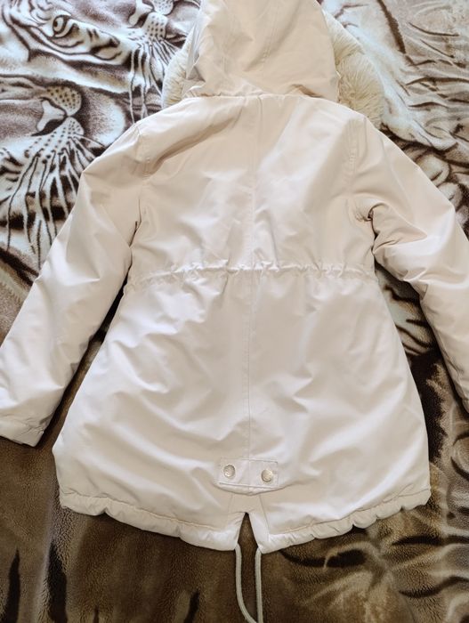 Продам куртку на дівчинку