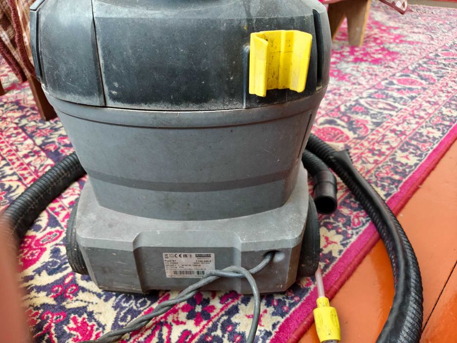 Мийний пилосос Kärcher Puzzi 8/1 (на запчастини або під відновлення)